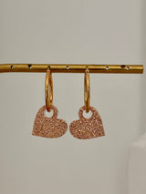 Boucles Cœur en Résine – Paillettes sable doré