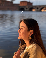 Maxi Boucles d’oreilles fleurs - créoles dorées & pampilles en résine