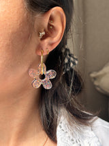 Grandes Boucles Fleurs Organiques en Résine – Paillettes roses holographiques