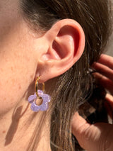 Boucles d'oreilles Moyennes Fleurs en Résine – Paillettes Lila