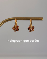 Mini Boucles d’oreilles fleurs - créoles dorées & pampilles en résine