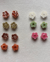 Recharges Boucles d’oreilles fleurs mini - pampilles en résine