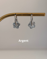 Mini Boucles d’oreilles fleurs - créoles dorées & pampilles en résine