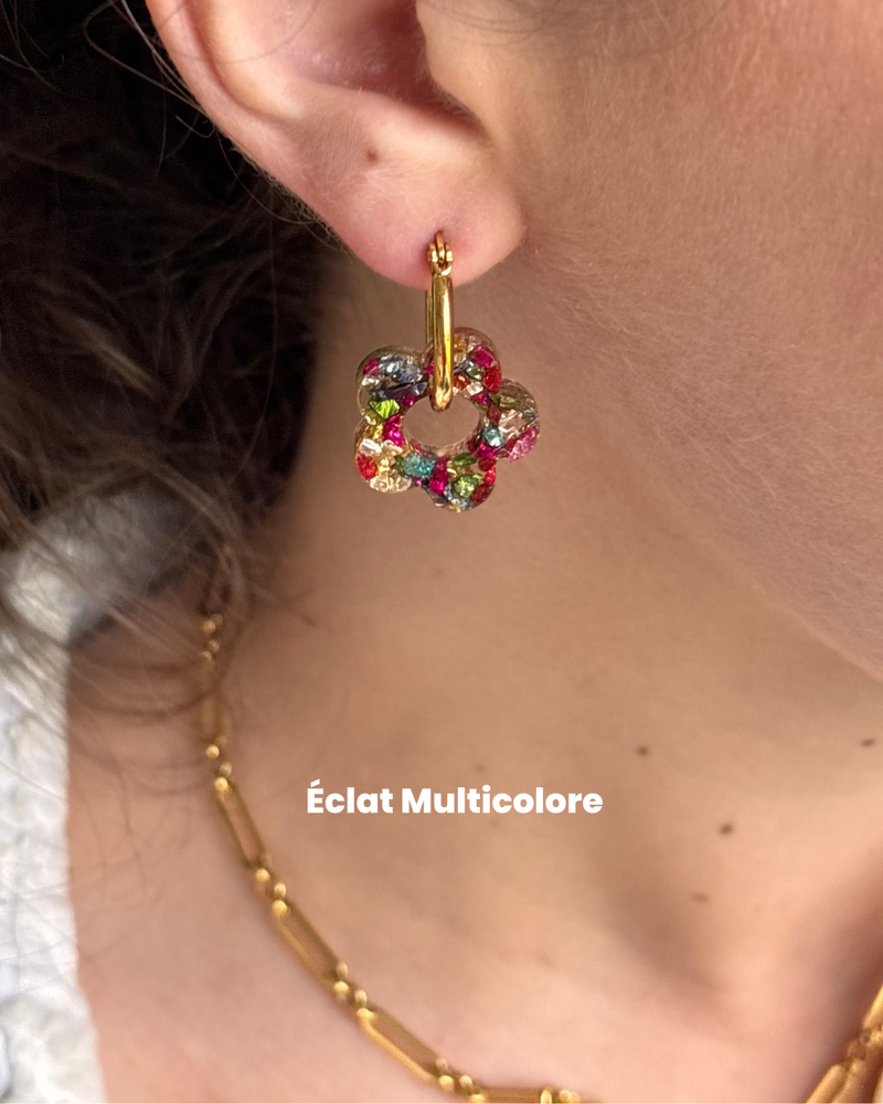 Boucles d’oreilles fleurs moyennes - créoles dorées & pampilles en résine
