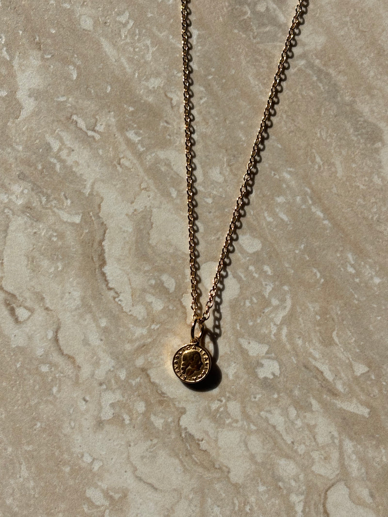 Collier pampille Médaille Italia - Chaîne fine dorée & pendentif minimaliste