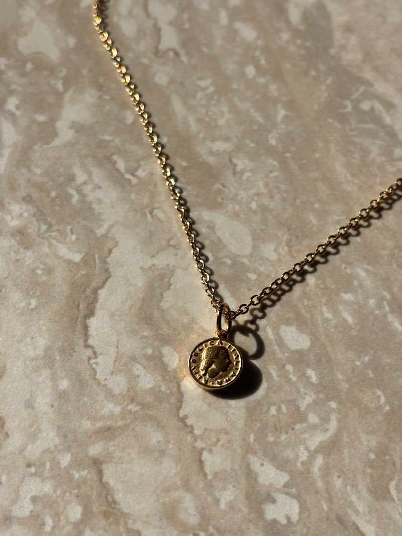 Collier pampille Médaille Italia - Chaîne fine dorée & pendentif minimaliste