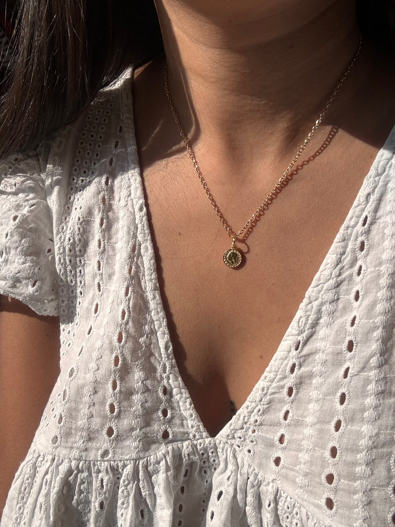 Collier pampille Médaille Italia - Chaîne fine dorée & pendentif minimaliste