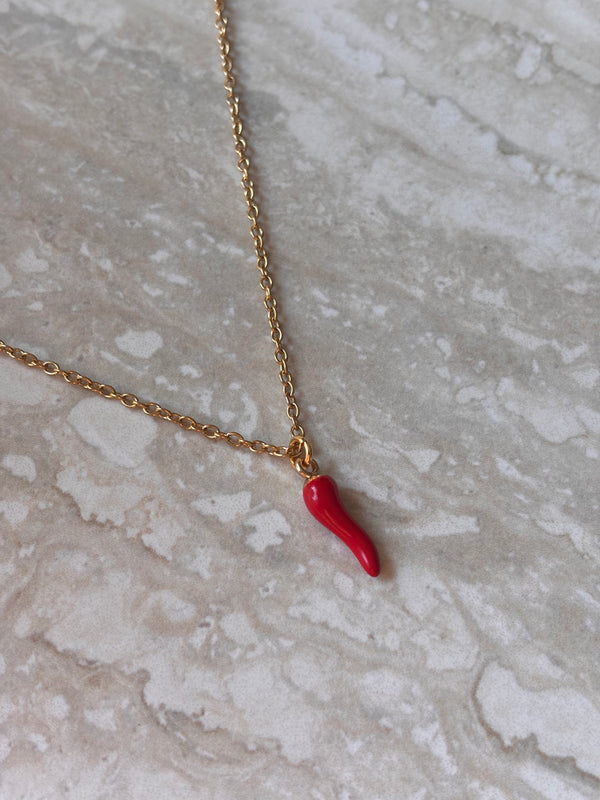 Collier pampille Piment - Chaîne fine dorée & pendentif minimaliste