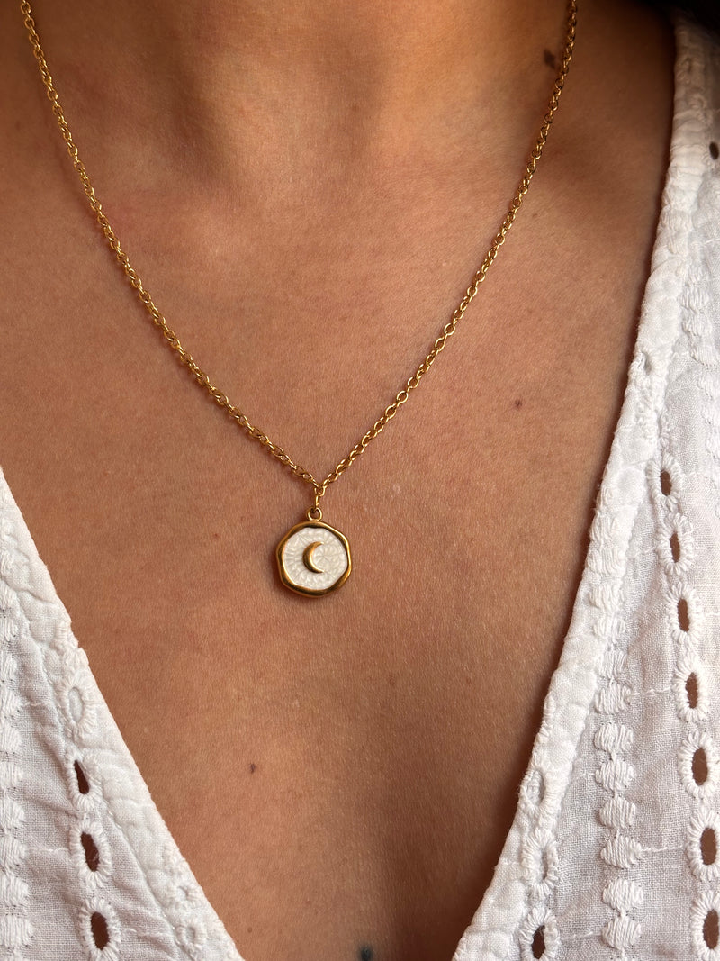 Collier pampille Lune - Chaîne fine dorée & pendentif minimaliste