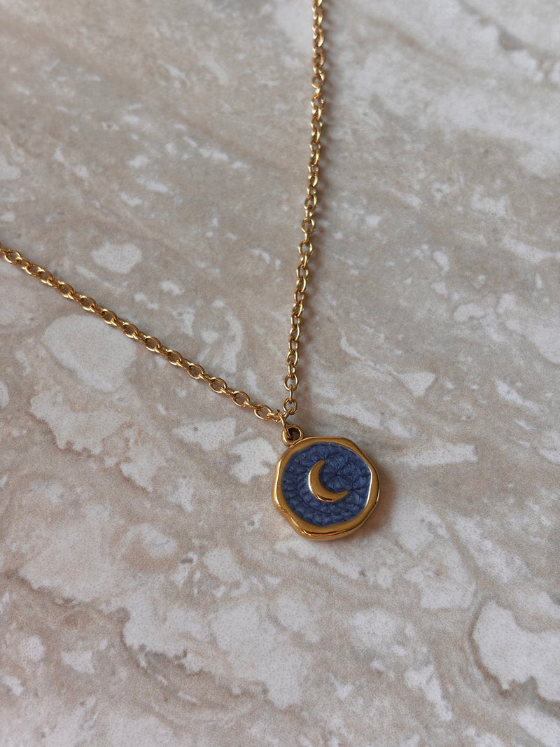 Collier pampille Lune - Chaîne fine dorée & pendentif minimaliste