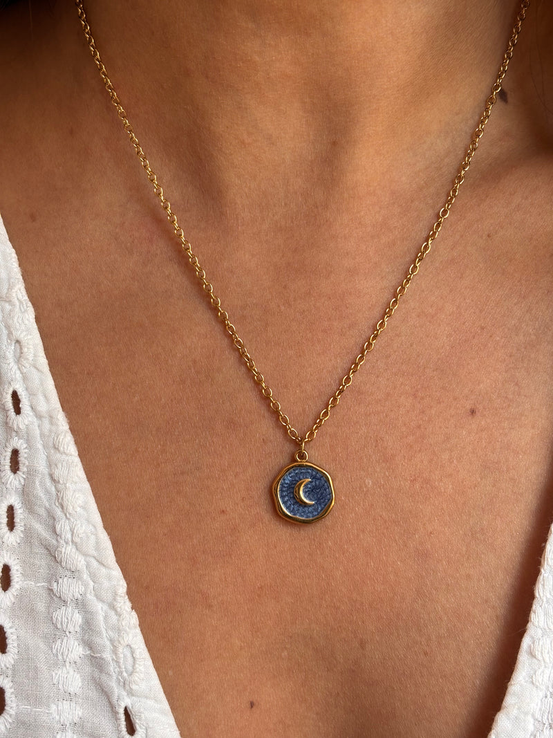 Collier pampille Lune - Chaîne fine dorée & pendentif minimaliste