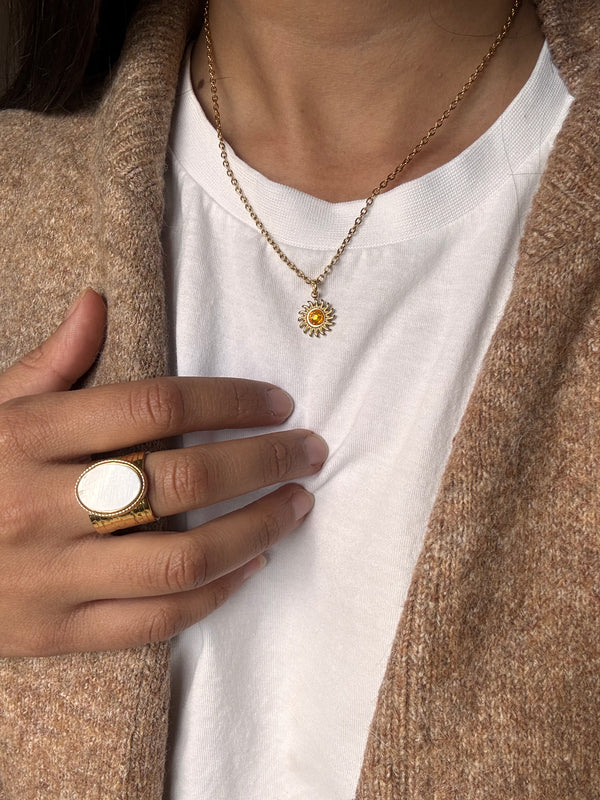 Collier pampille Soleil - Chaîne fine dorée & pendentif minimaliste