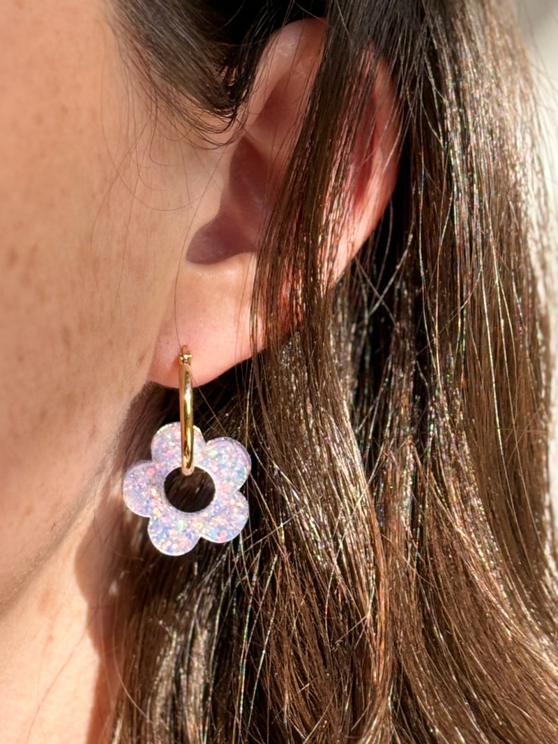 Boucles d'oreilles Moyennes Fleurs en Résine – Lavande