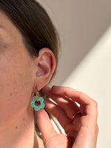 Boucles d'oreilles Moyennes Fleurs en Résine – Paillettes Turquoise