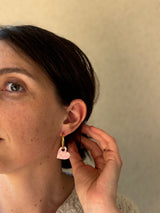 Boucles d'oreilles Cœur en Résine – Paillettes rose pâle