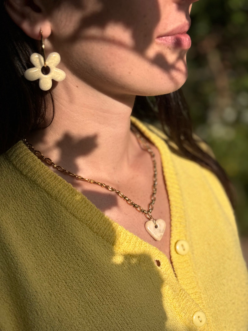 Collier Cœur en Céramique – Beige nacré - Chaîne ovale dorée
