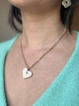Collier Cœur en Céramique – Beige nacré - Chaîne martelée dorée