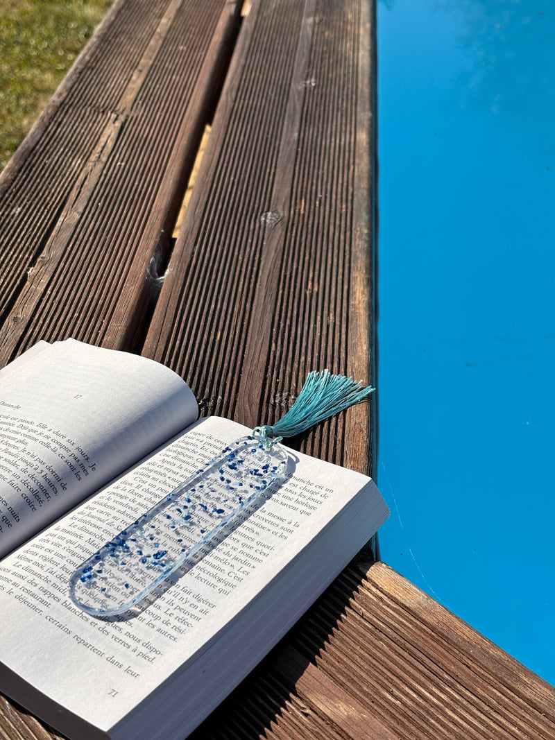 Marque page en Résine – Mélange de bleus & Éclats de Pierre