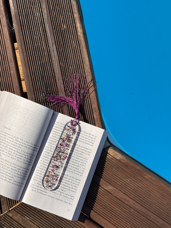 Marque page en Résine – Mélange de couleurs & Éclats de Pierre