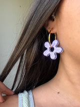 Grandes Boucles d’oreilles Fleur Organique en Résine –  Paillettes lila