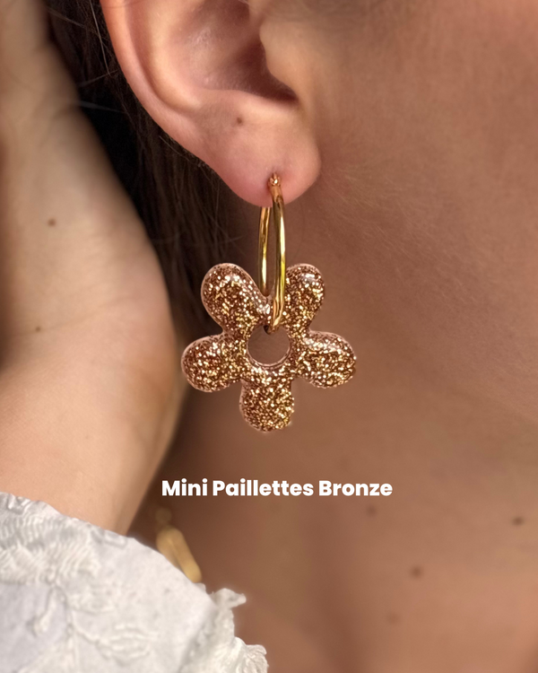 Boucles d’oreilles fleurs maxi - créoles dorées & pampilles en résine