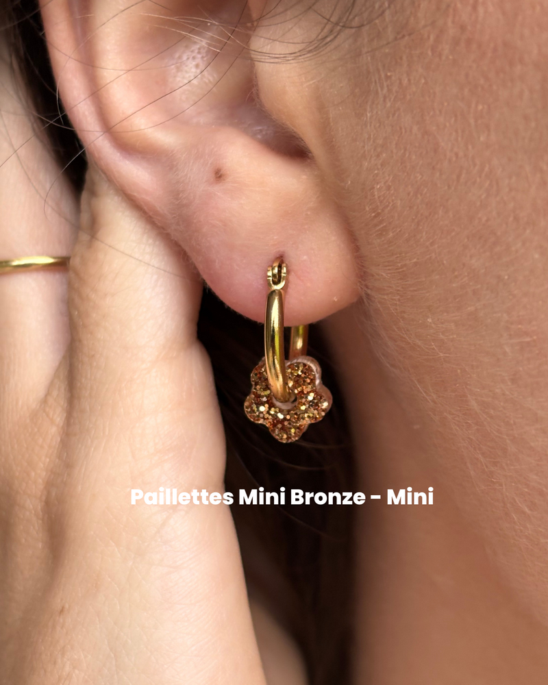 Boucles d’oreilles fleurs mini - créoles dorées & pampilles en résine