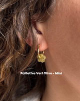 Boucles d’oreilles fleurs mini - créoles dorées & pampilles en résine