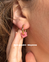 Boucles d’oreilles fleurs mini - créoles dorées & pampilles en résine