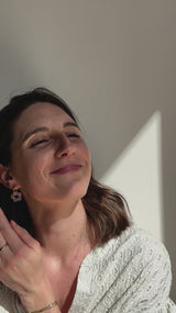 Boucles d'oreilles Moyennes Fleurs en Résine – Lavande