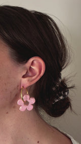 Grandes Boucles d’oreilles Fleur Classique en Résine – Paillettes rose pâle