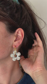 Grandes Boucles d’oreilles Fleur Classique en Résine –  Bleu glacé