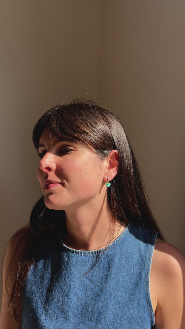 Mini Boucles Fleurs en Résine – Paillettes Turquoise